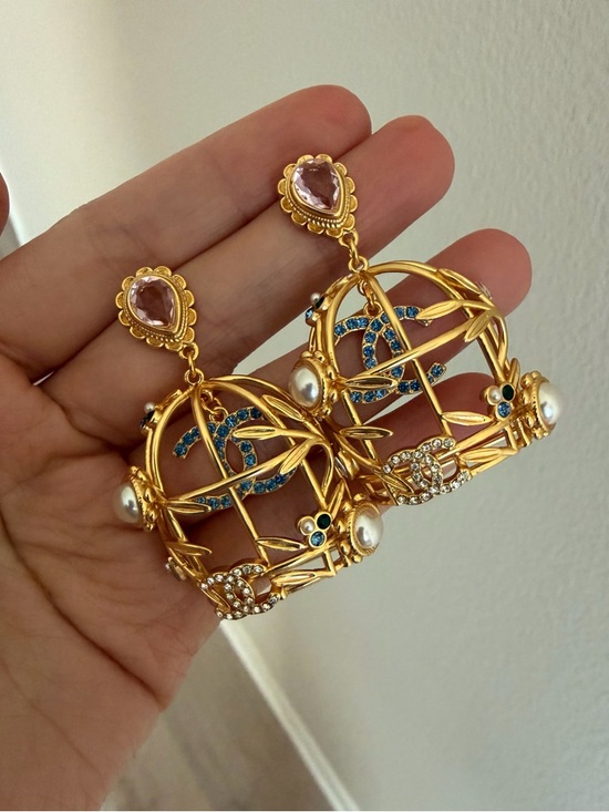 Jewelry - 🕊️🌸✨Vintage Chanel Gold Earrings ✨🌸🕊️